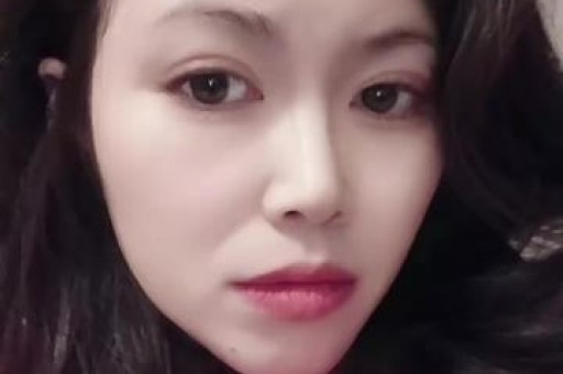 晒病历卖惨遭全网嘲讽！网友小英这波操作把同情心当韭菜割了