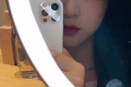 知名网红表妹李 KK破产！未婚生女后掉粉上百万转行去卖小吃
